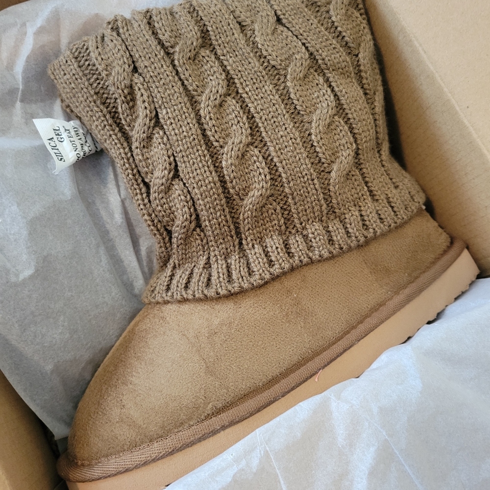 NWOB Brown Cable Knit Boots